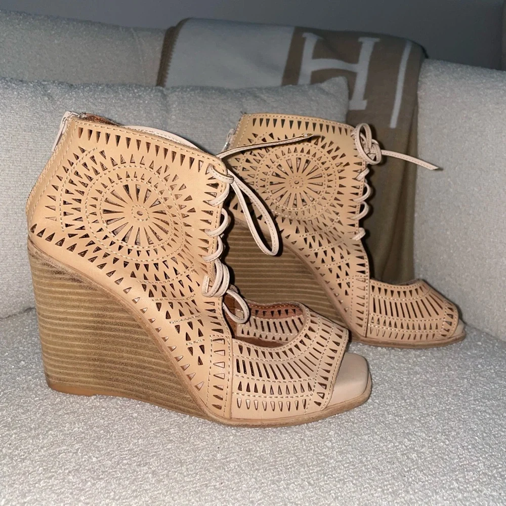Jeffrey Campbell excellent